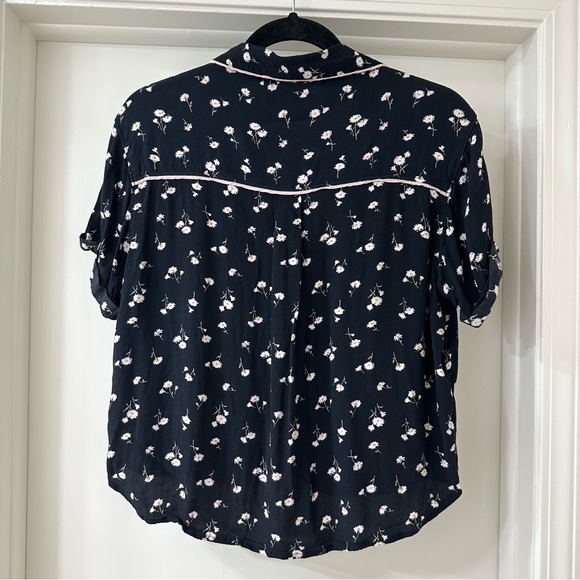 Abercrombie & Fitch Black Floral Button Down Blouse with Pockets, Size M - Picture 7 of 8